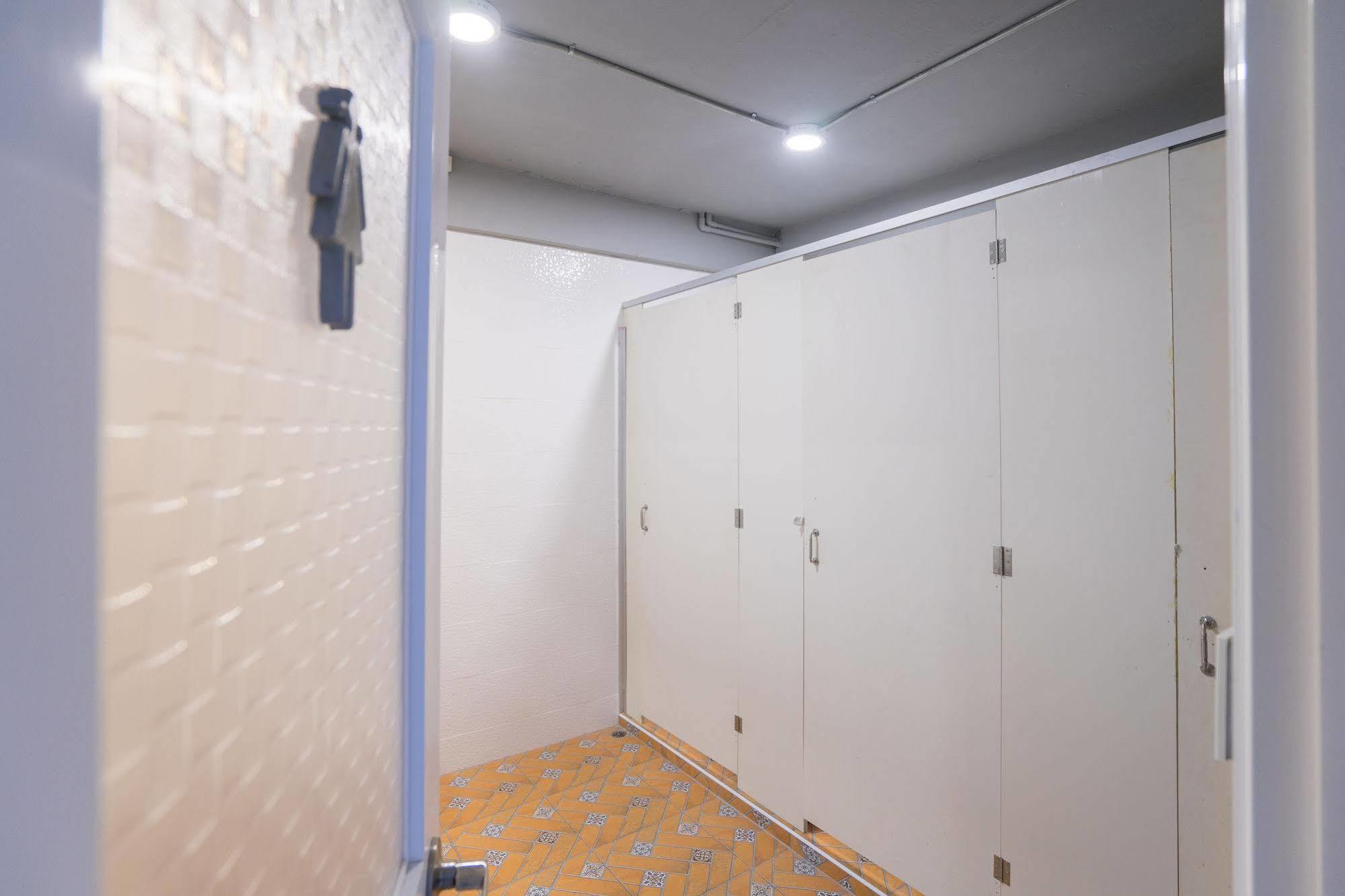 Oyo 437 Hostel Na Nara Bangkok Zewnętrze zdjęcie