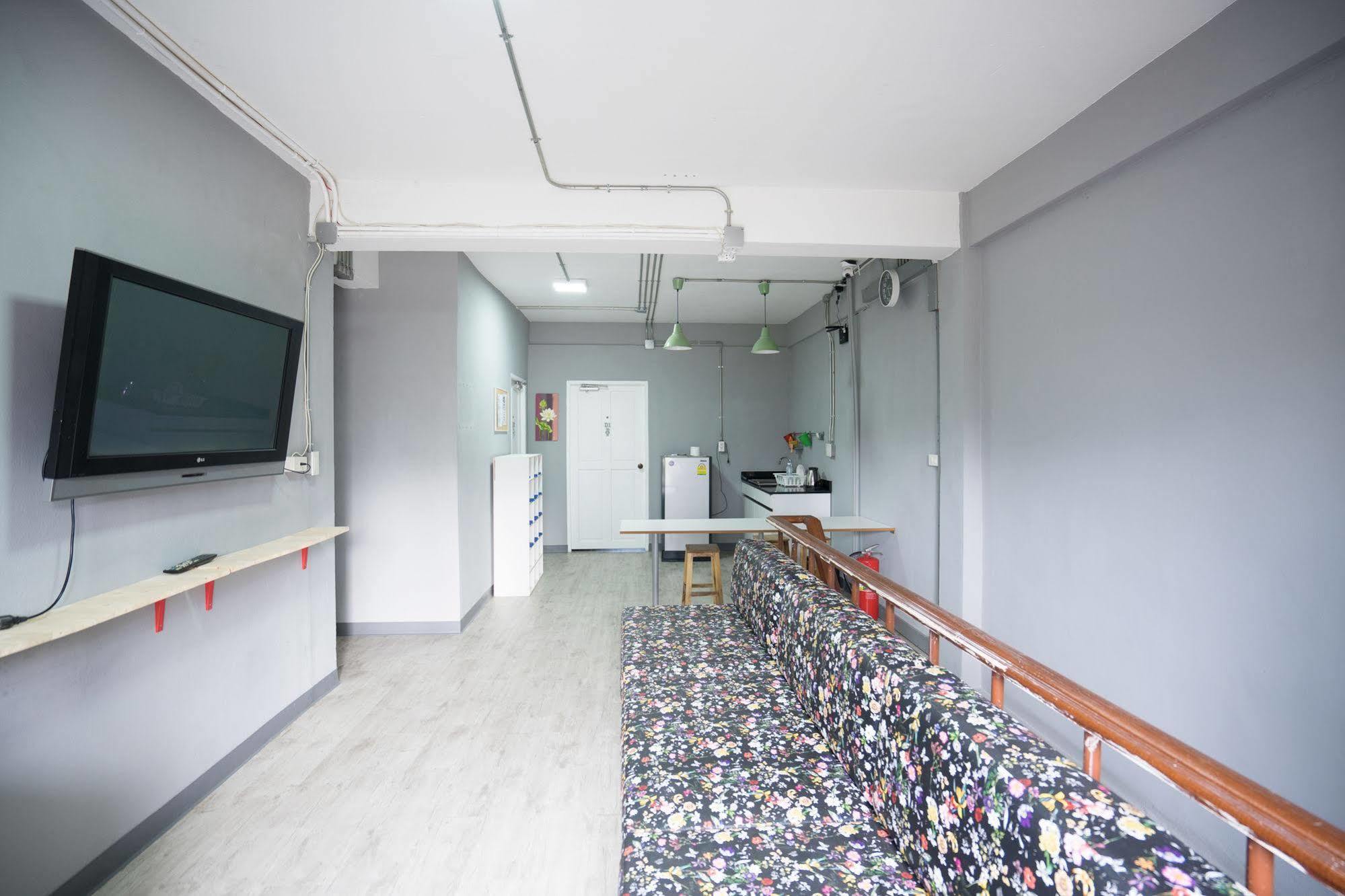 Oyo 437 Hostel Na Nara Bangkok Zewnętrze zdjęcie