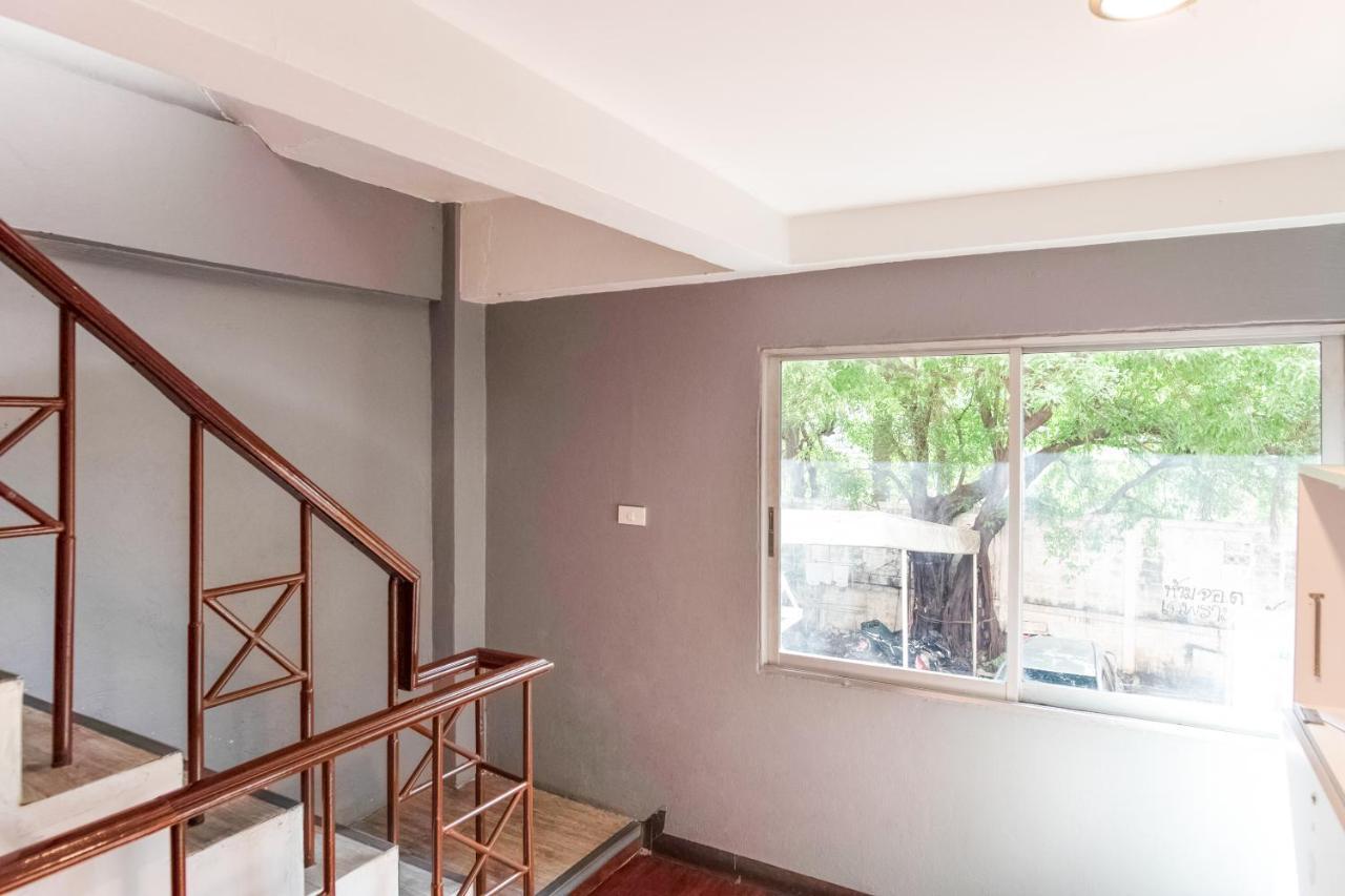 Oyo 437 Hostel Na Nara Bangkok Zewnętrze zdjęcie